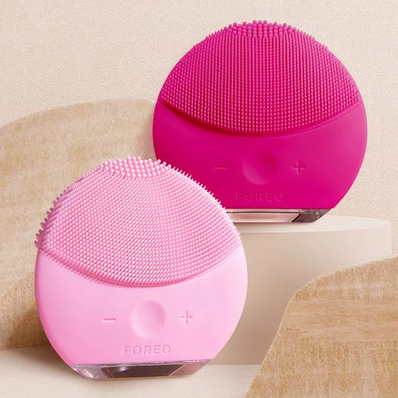 Mini smart facial cleansing device
